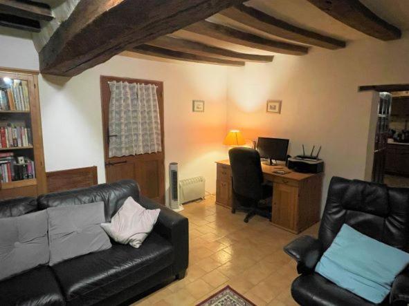 La Maison Tournesol - 3 Bedroom House With Large Garden Near Saumur Saint-Martin-de-la-Place Exterior photo